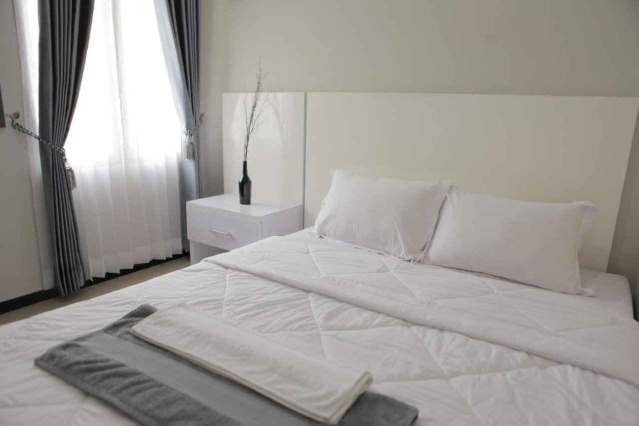 Villa Petit Tour Бату Екстериор снимка
