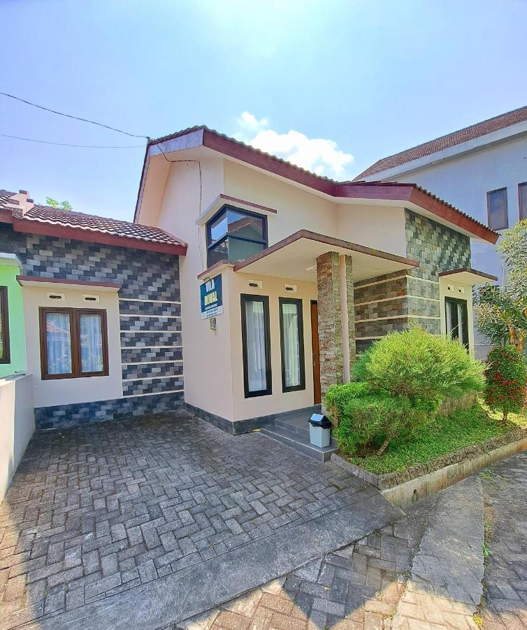 Villa Petit Tour Бату Екстериор снимка